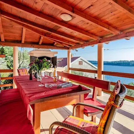 بيت للعطل House Ivana *